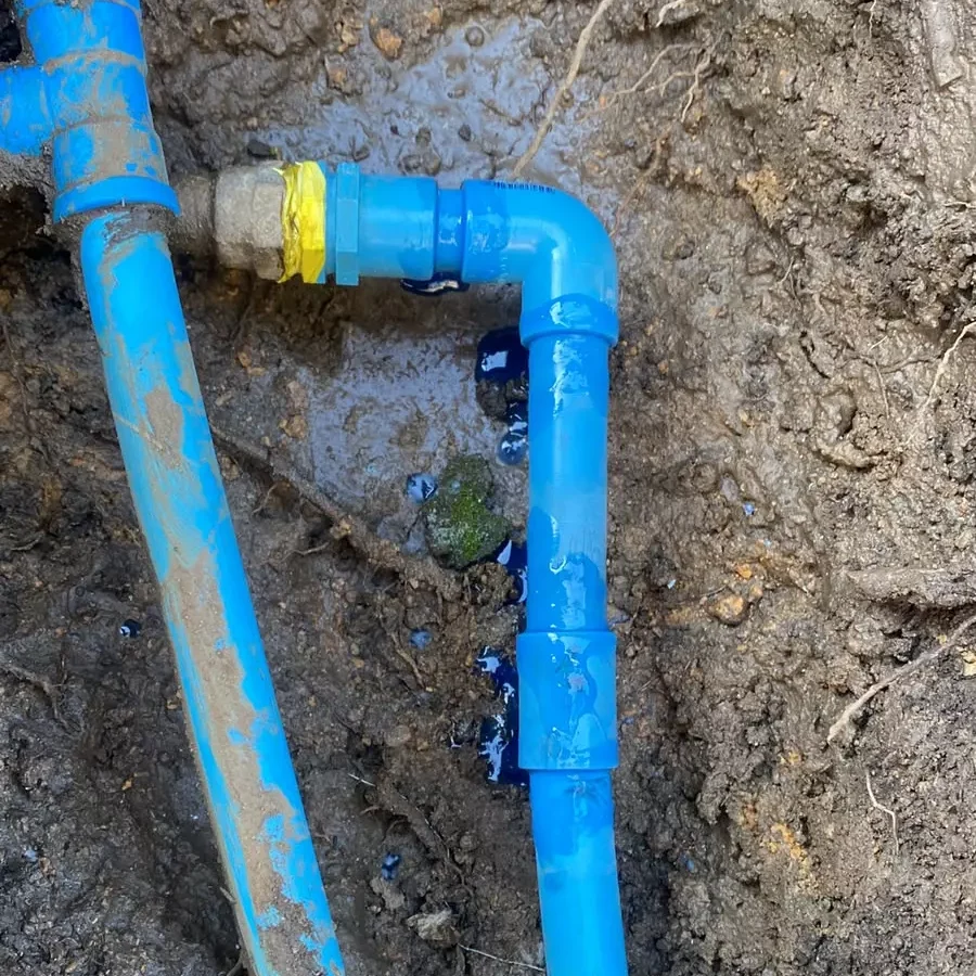 Servicio de gasfitería en Valparaíso reparando una filtración en tubería subterránea