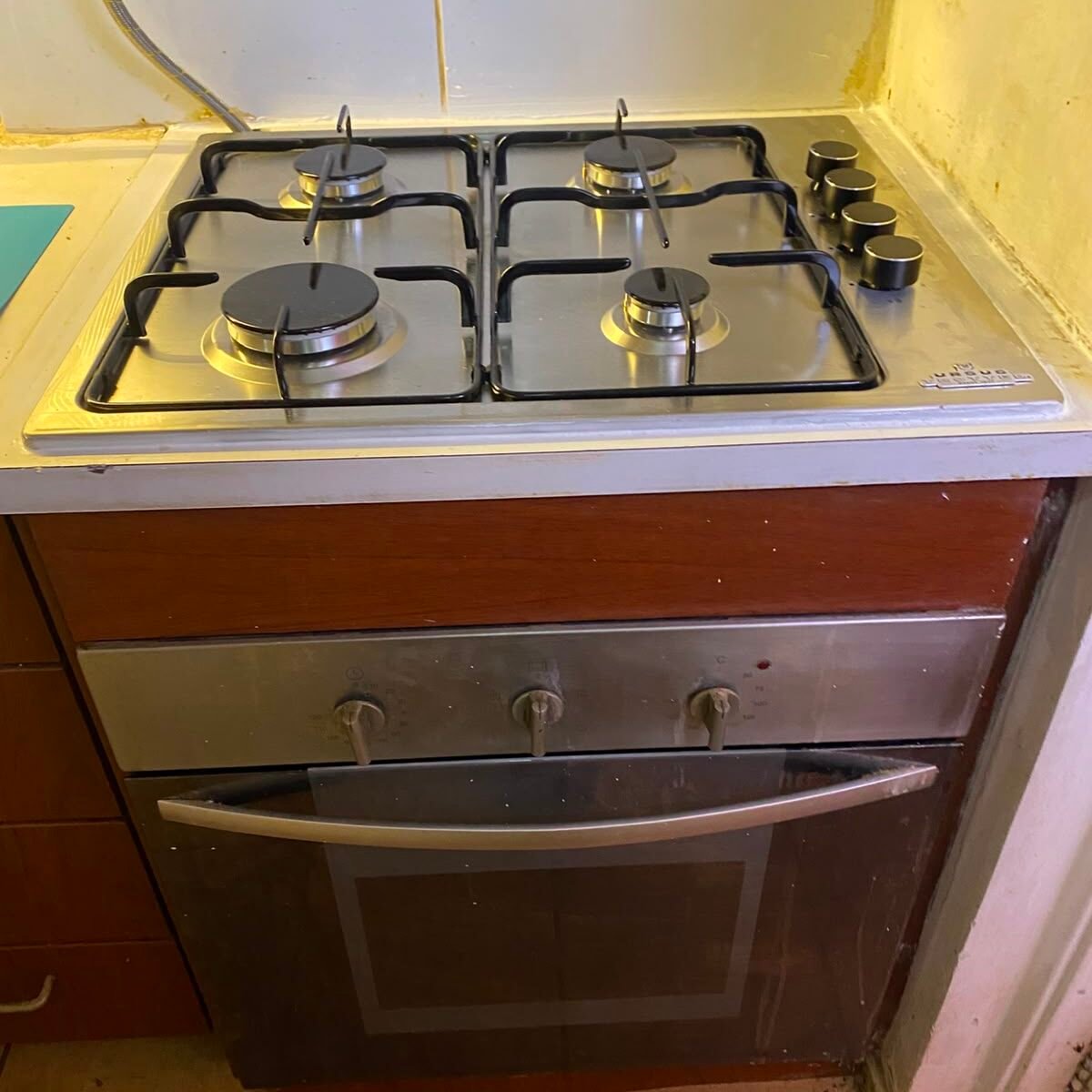 Instalación de encimera a gas y horno realizada por técnico en Viña del Mar
