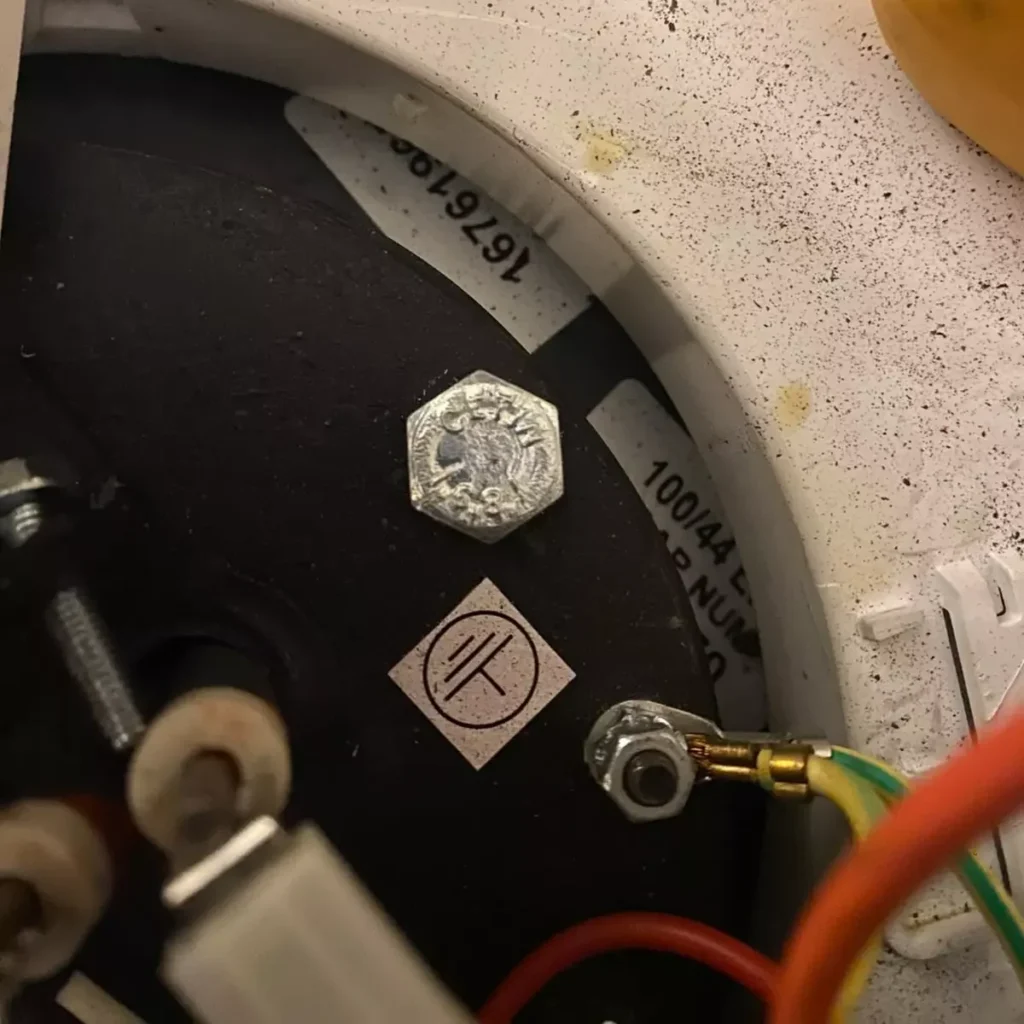 Sistema Eléctrico de Termo eléctrico de pared en Cerro Alegre 