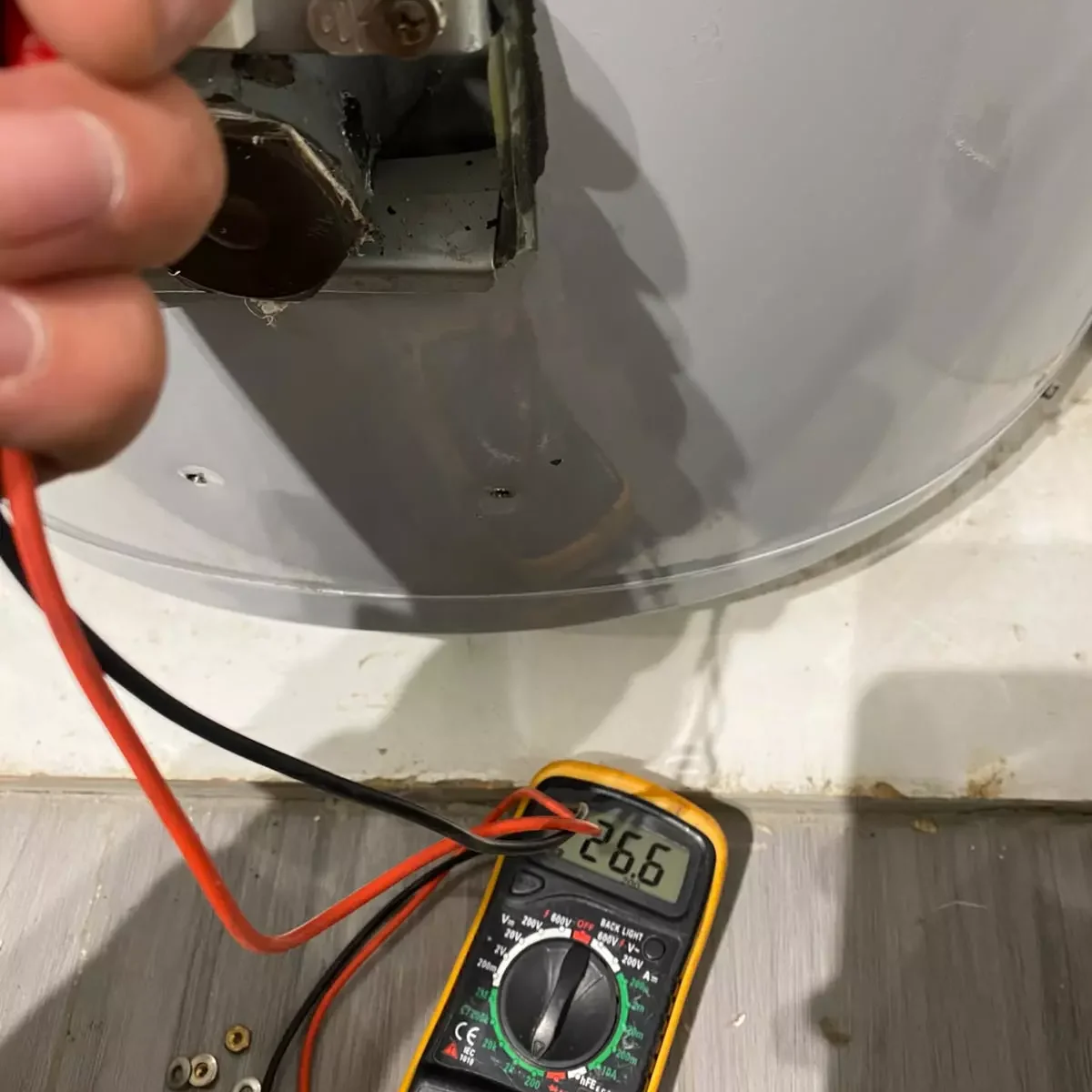 Técnico SEC en Valparaíso Reparando la resistencia
